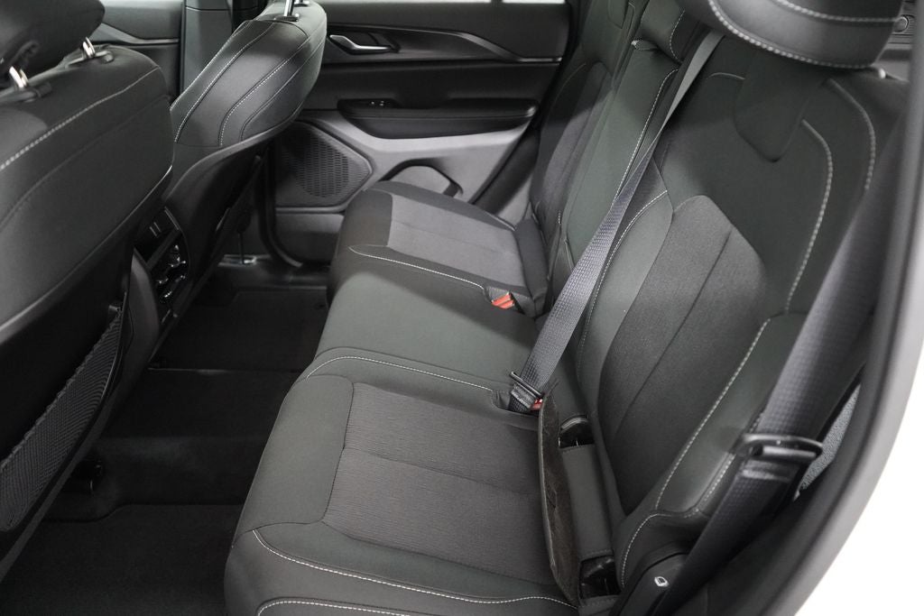 2027 Jeep Grand Cherokee Laredo X