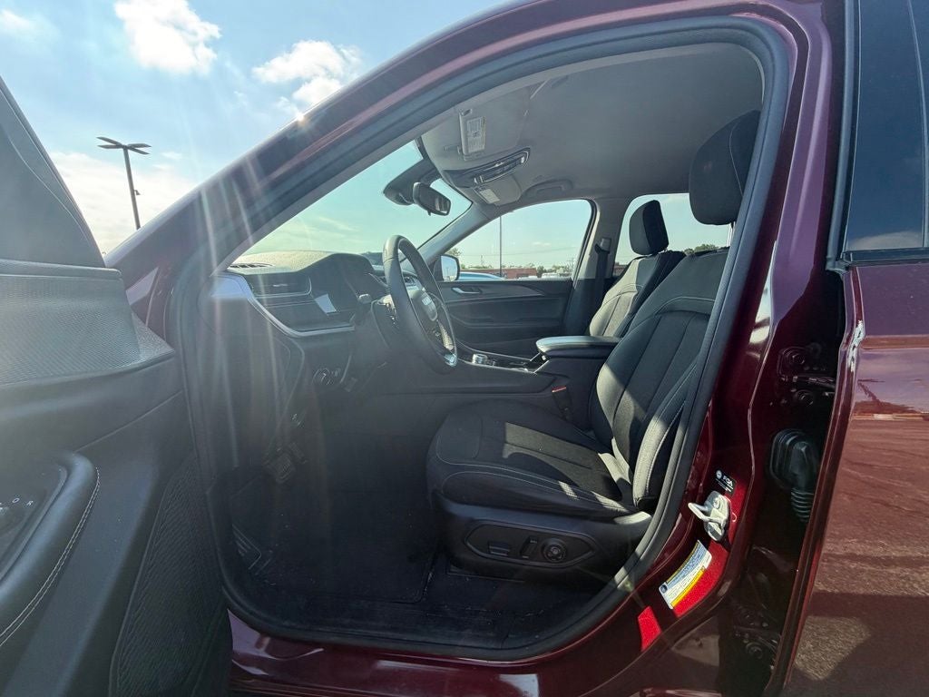 2023 Jeep Grand Cherokee Laredo
