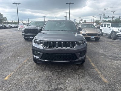 2025 Jeep Grand Cherokee Base