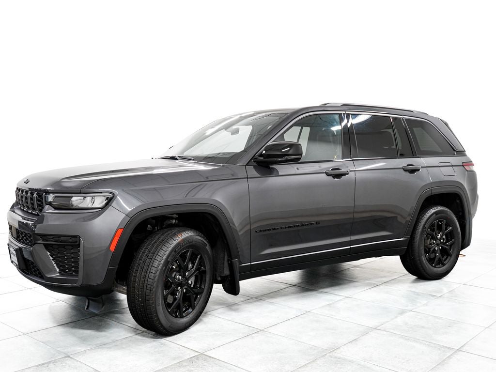 2026 Jeep Grand Cherokee Laredo Altitude