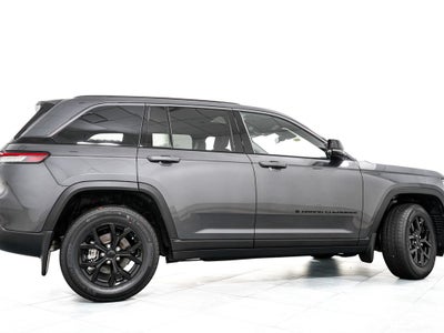 2026 Jeep Grand Cherokee Laredo Altitude