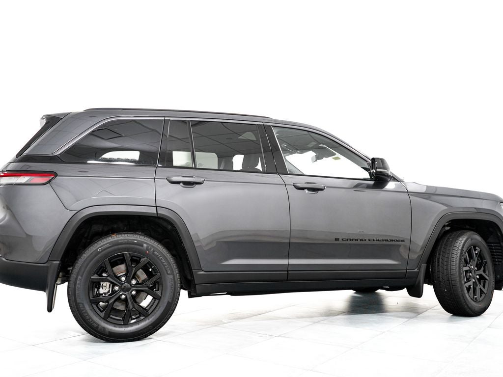 2026 Jeep Grand Cherokee Laredo Altitude