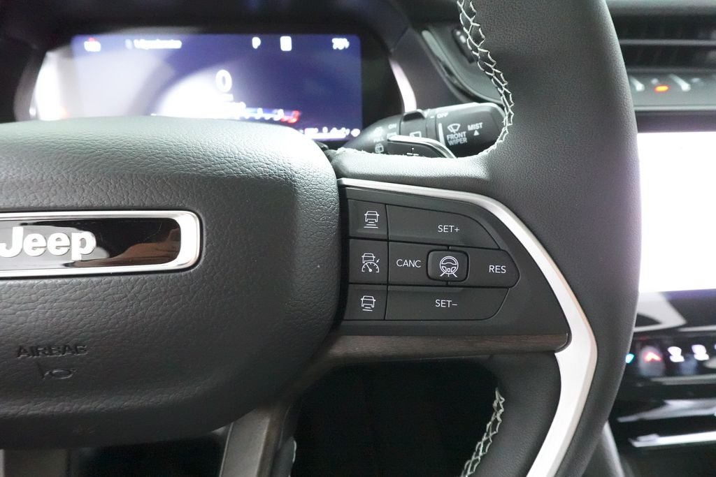 2026 Jeep Grand Cherokee Laredo Altitude
