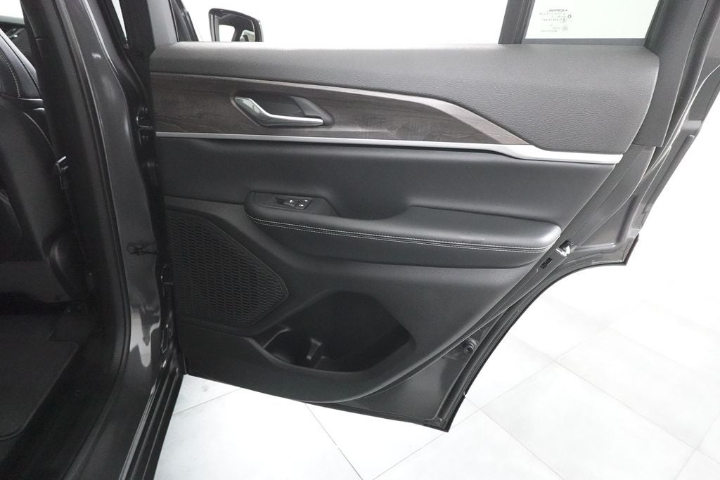 2026 Jeep Grand Cherokee Laredo Altitude
