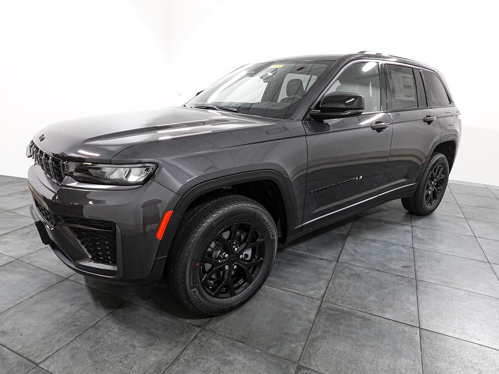 2026 Jeep Grand Cherokee Laredo Altitude