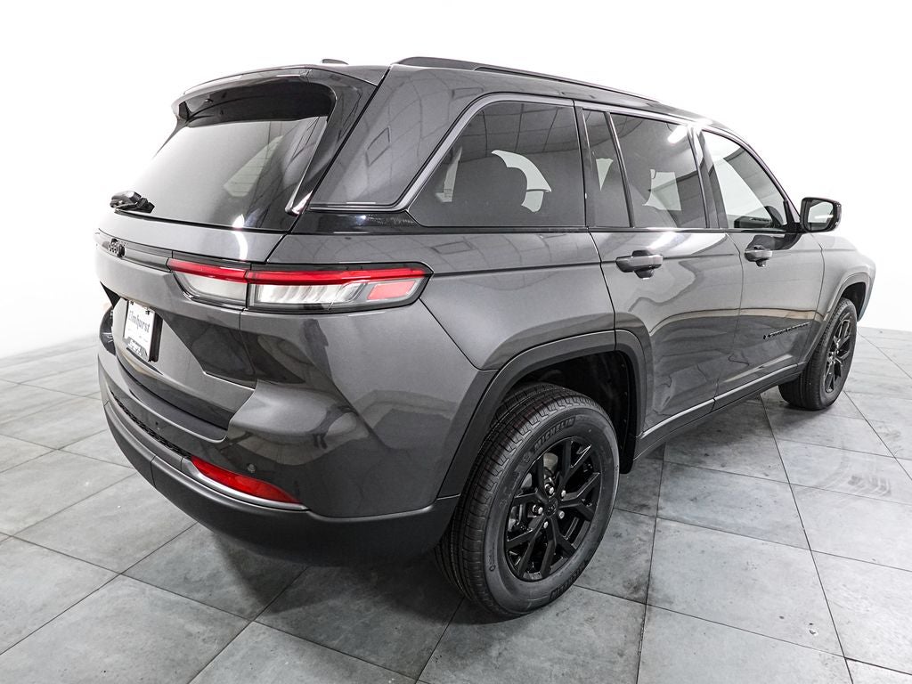 2026 Jeep Grand Cherokee Laredo Altitude