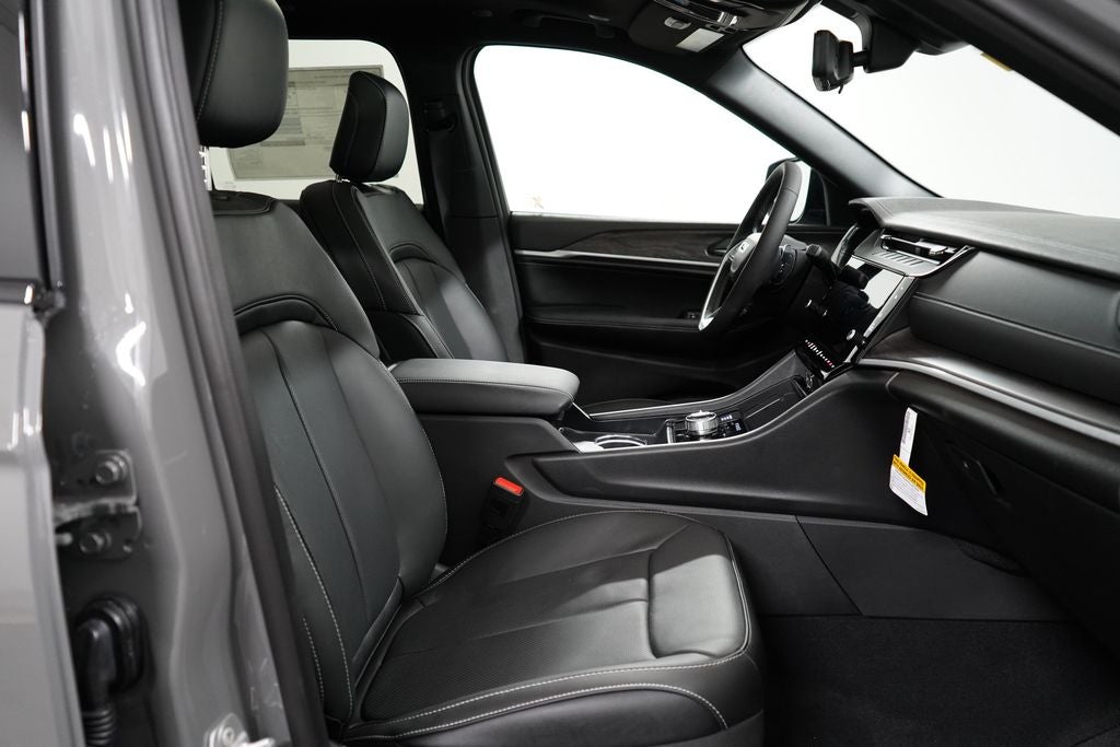 2027 Jeep Grand Cherokee Limited Reserve