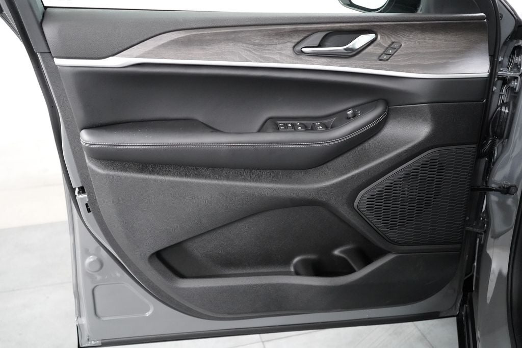 2027 Jeep Grand Cherokee Limited Reserve