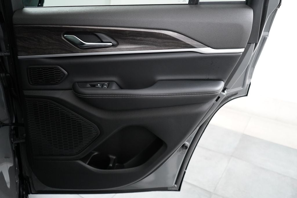 2027 Jeep Grand Cherokee Limited Reserve