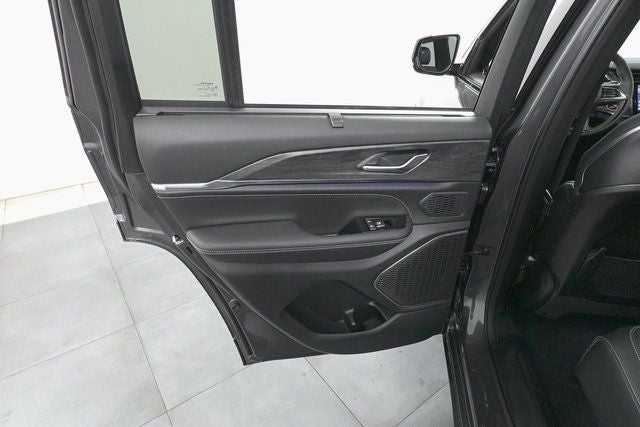 2025 Jeep Grand Cherokee Overland