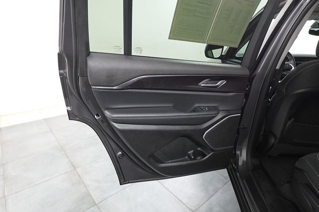 2022 Jeep Grand Cherokee L Laredo