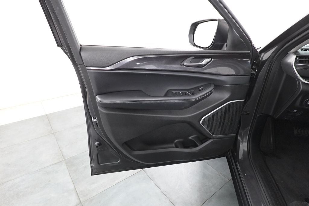 2022 Jeep Grand Cherokee L Laredo