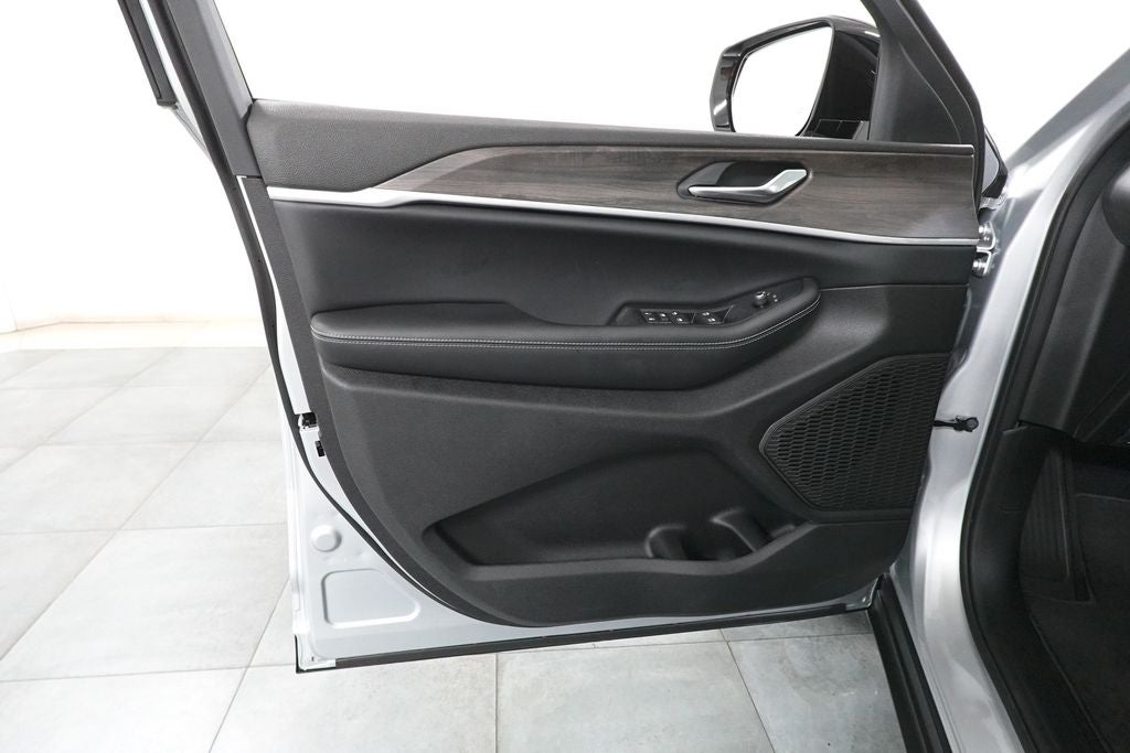 2026 Jeep Grand Cherokee L Laredo Altitude