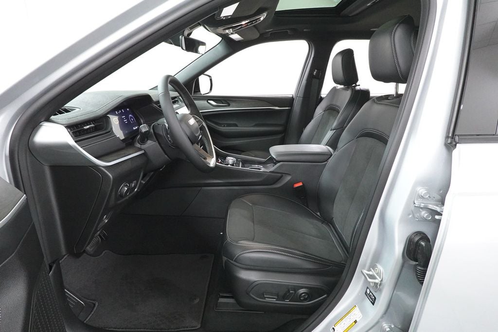 2026 Jeep Grand Cherokee L Laredo Altitude