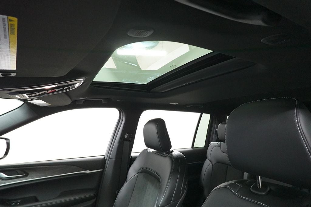 2026 Jeep Grand Cherokee L Laredo Altitude