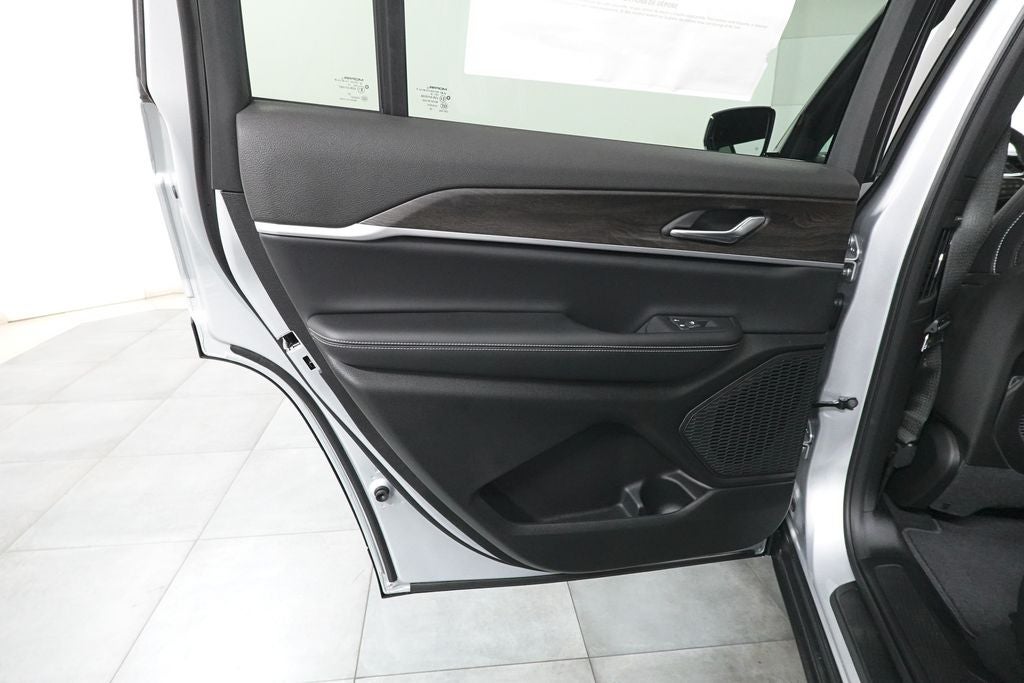 2026 Jeep Grand Cherokee L Laredo Altitude