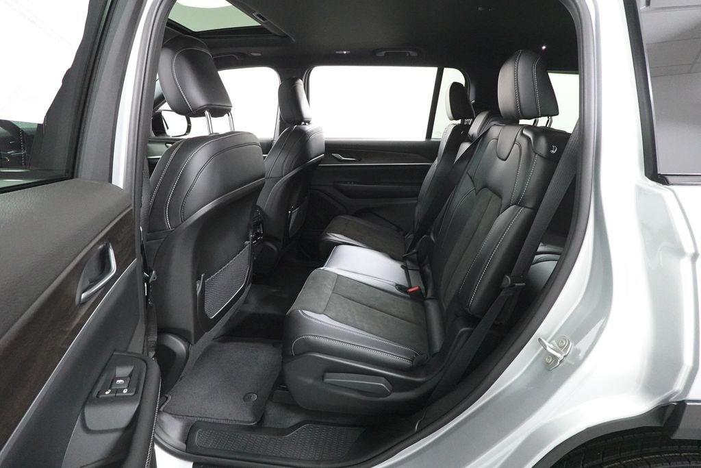 2026 Jeep Grand Cherokee L Laredo Altitude