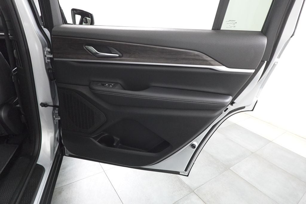 2026 Jeep Grand Cherokee L Laredo Altitude