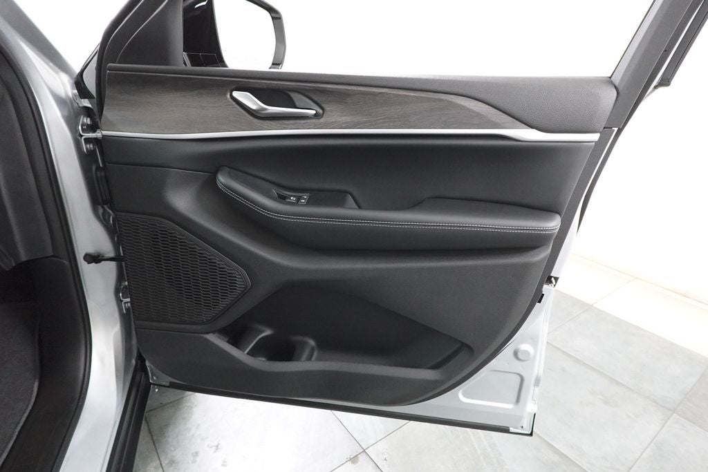 2026 Jeep Grand Cherokee L Laredo Altitude