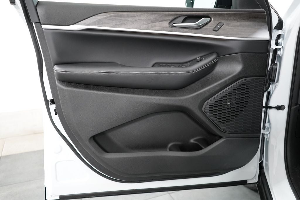 2027 Jeep Grand Cherokee L Limited