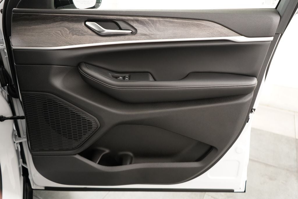 2027 Jeep Grand Cherokee L Limited