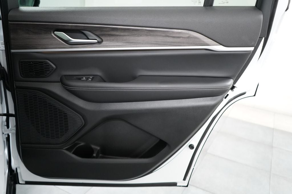 2027 Jeep Grand Cherokee L Limited