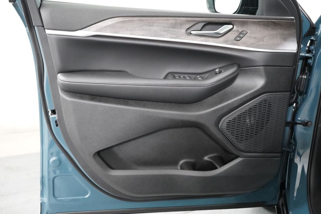 2027 Jeep Grand Cherokee L Limited