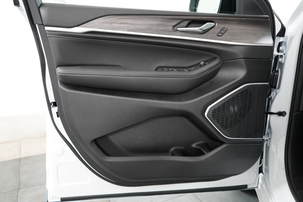 2027 Jeep Grand Cherokee L Limited Reserve