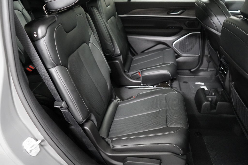 2027 Jeep Grand Cherokee L Limited Reserve