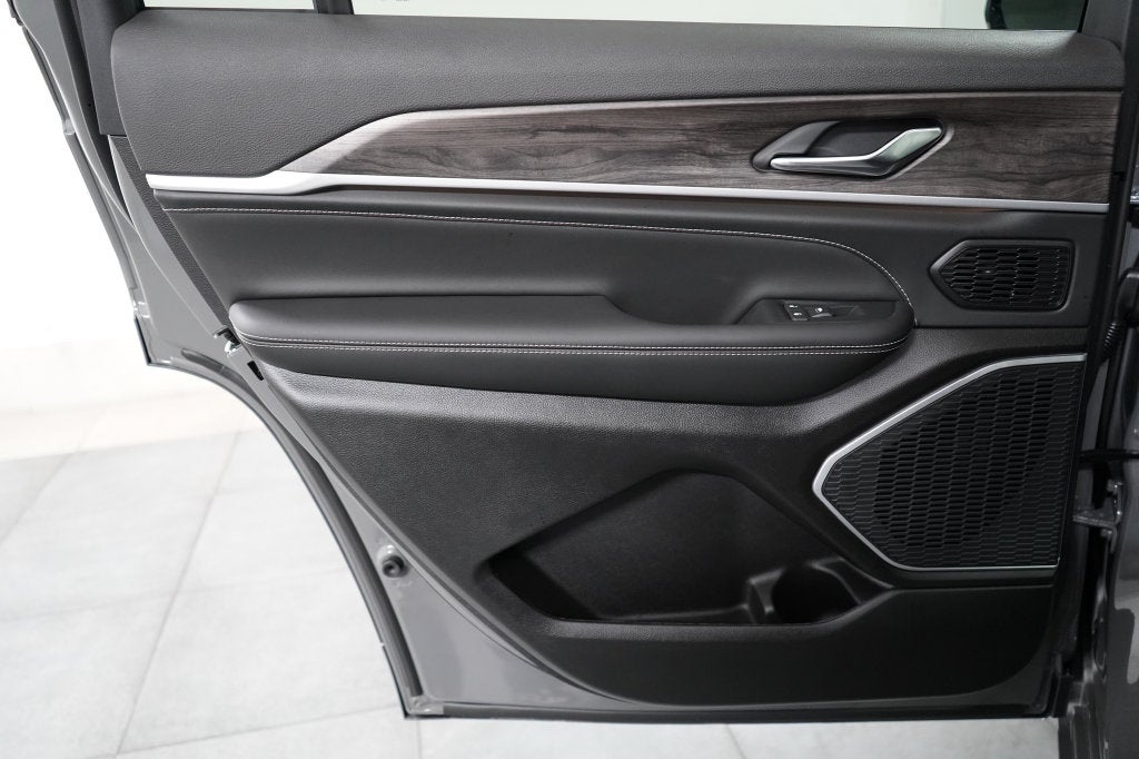 2027 Jeep Grand Cherokee L Limited Reserve