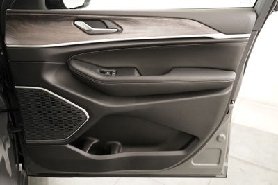 2027 Jeep Grand Cherokee L Limited Reserve