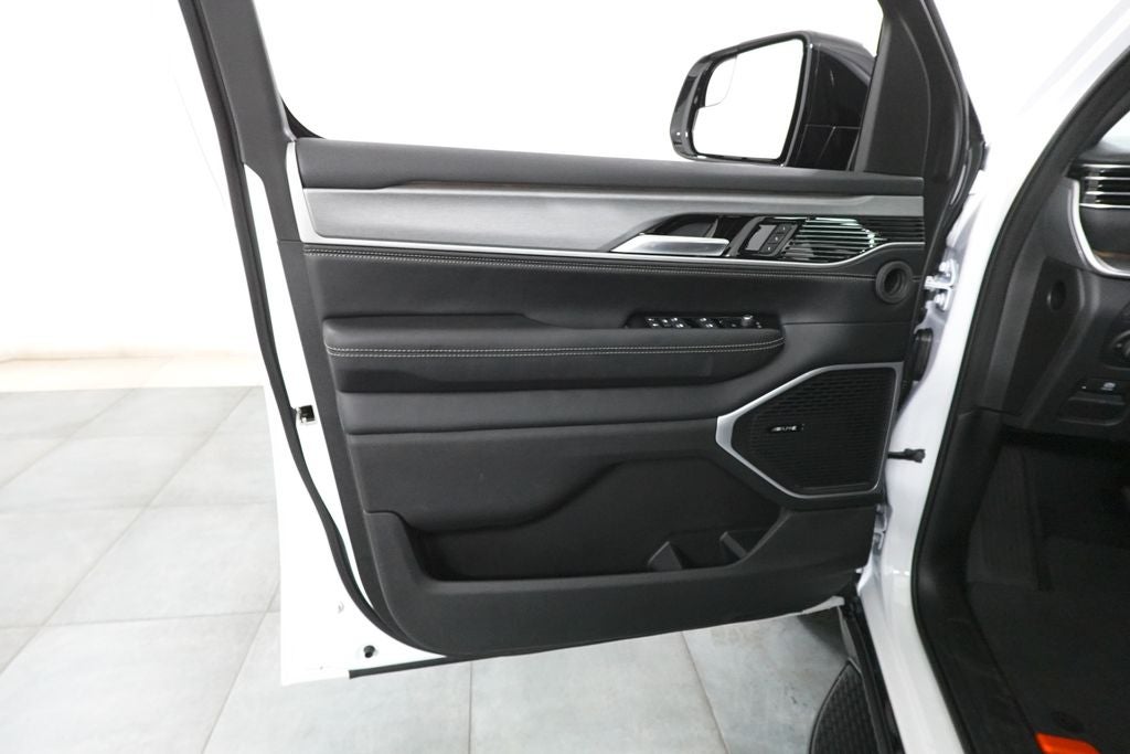 2026 Jeep Grand Wagoneer L 4x4