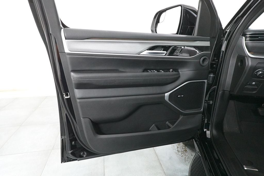 2026 Jeep Grand Wagoneer L 4x4