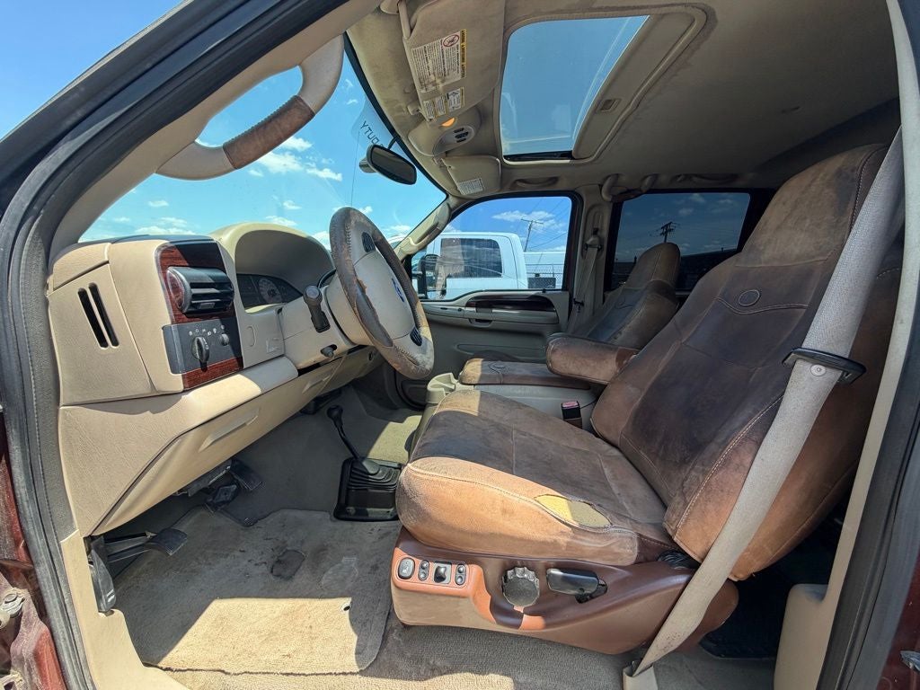 2005 Ford Super Duty F-350 DRW Lariat
