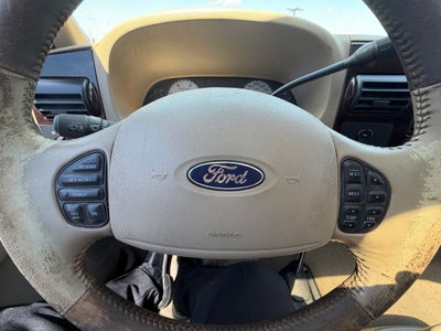 2005 Ford Super Duty F-350 DRW Lariat