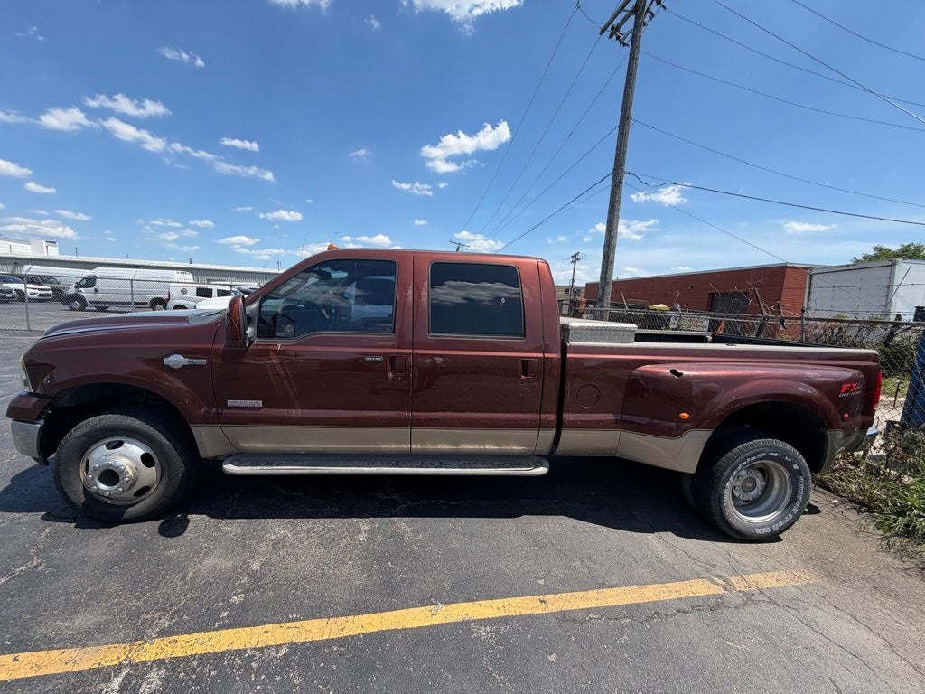 2005 Ford Super Duty F-350 DRW Lariat