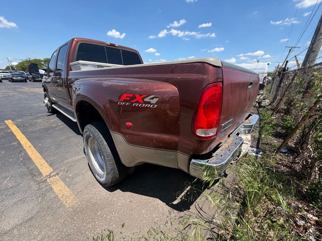 2005 Ford Super Duty F-350 DRW Lariat