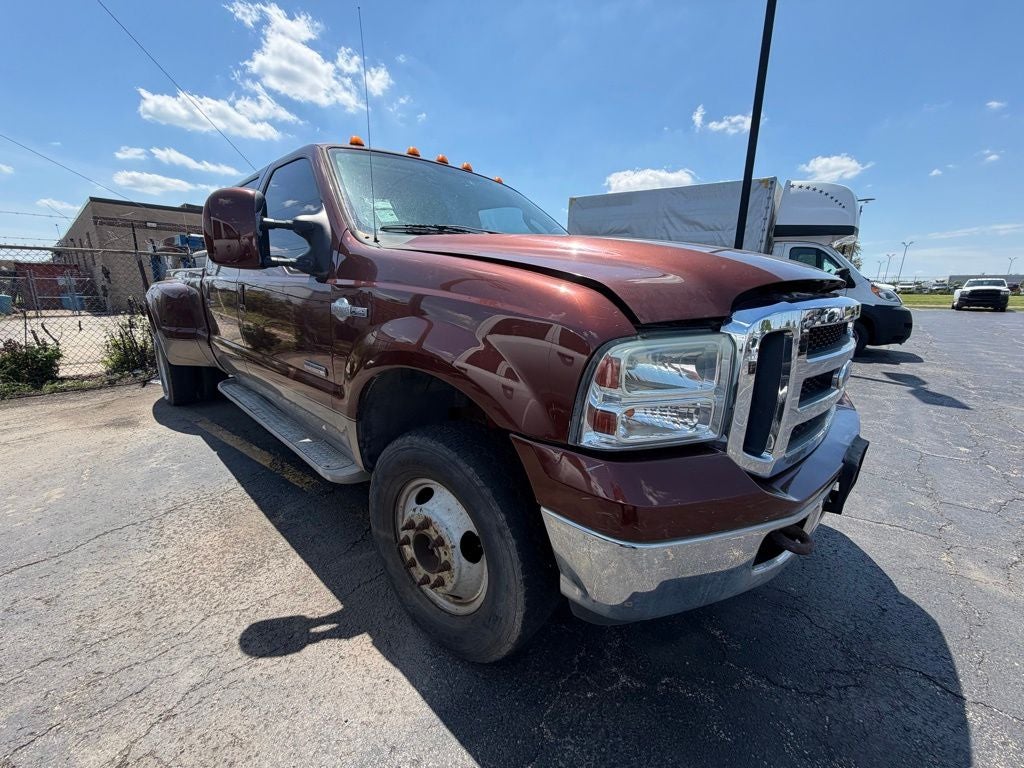 2005 Ford Super Duty F-350 DRW Lariat
