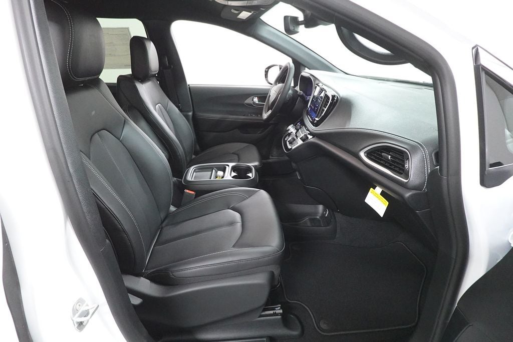 2027 Chrysler Pacifica PACIFICA SELECT