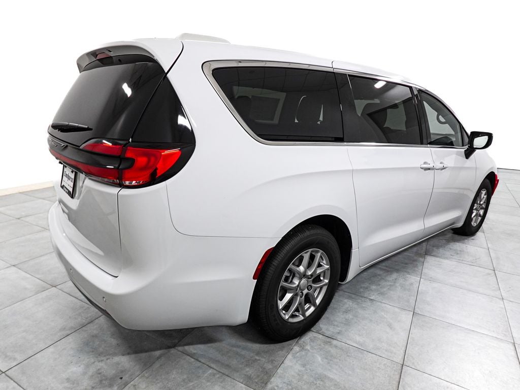 2027 Chrysler Pacifica PACIFICA SELECT