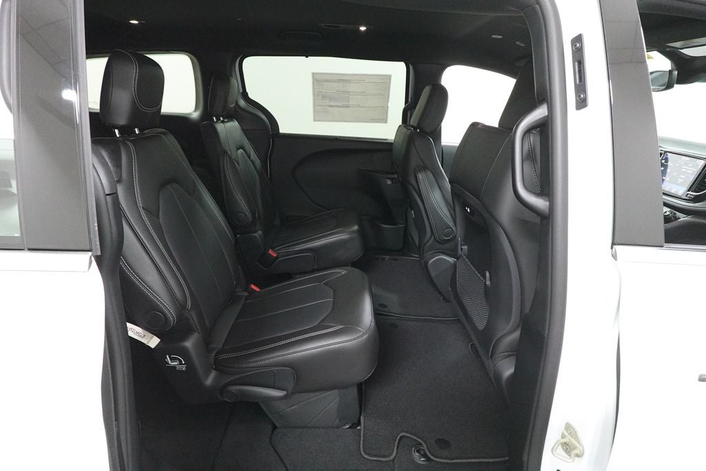 2027 Chrysler Pacifica PACIFICA SELECT