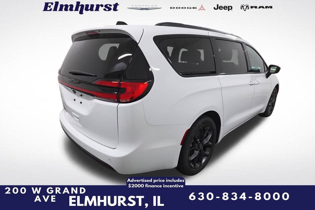 2026 Chrysler Pacifica Select