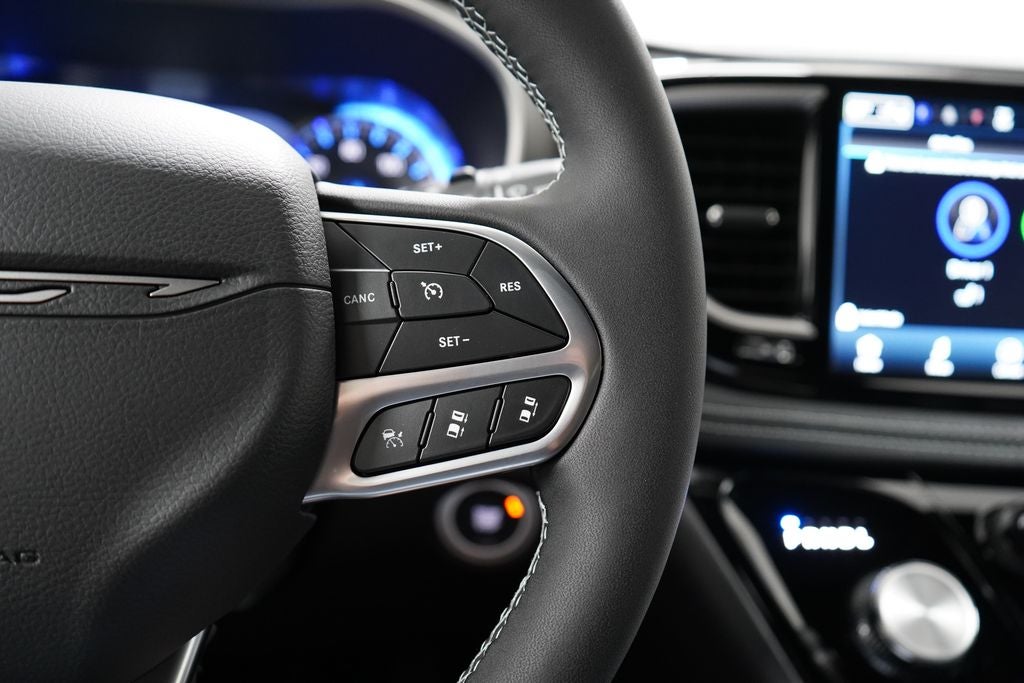 2027 Chrysler Pacifica Select