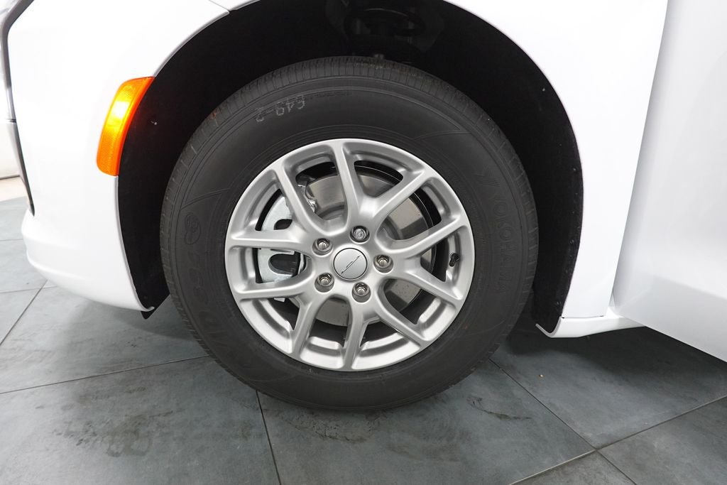 2027 Chrysler Pacifica Select