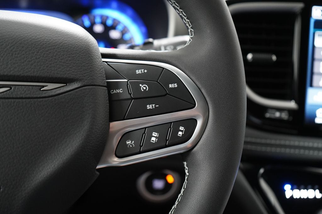 2027 Chrysler Pacifica Select