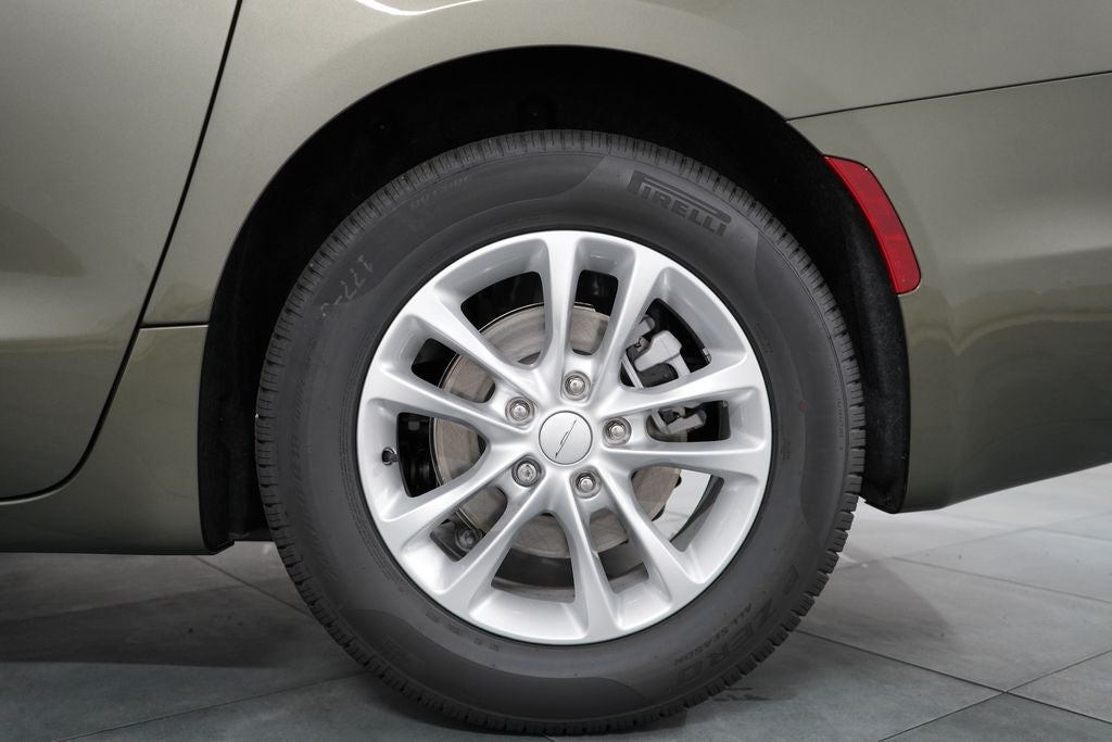 2027 Chrysler Pacifica Select