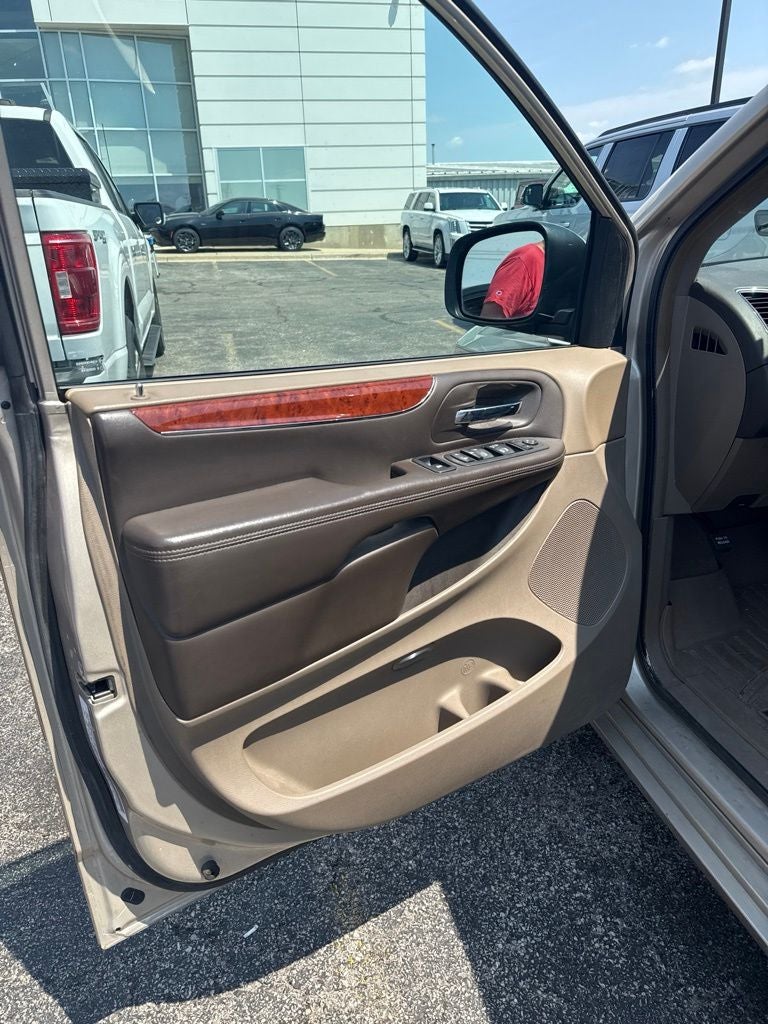 2013 Chrysler Town & Country Touring