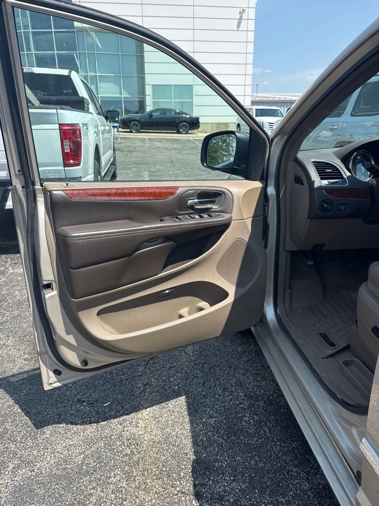 2013 Chrysler Town & Country Touring
