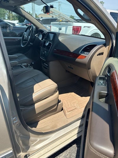 2013 Chrysler Town & Country Touring