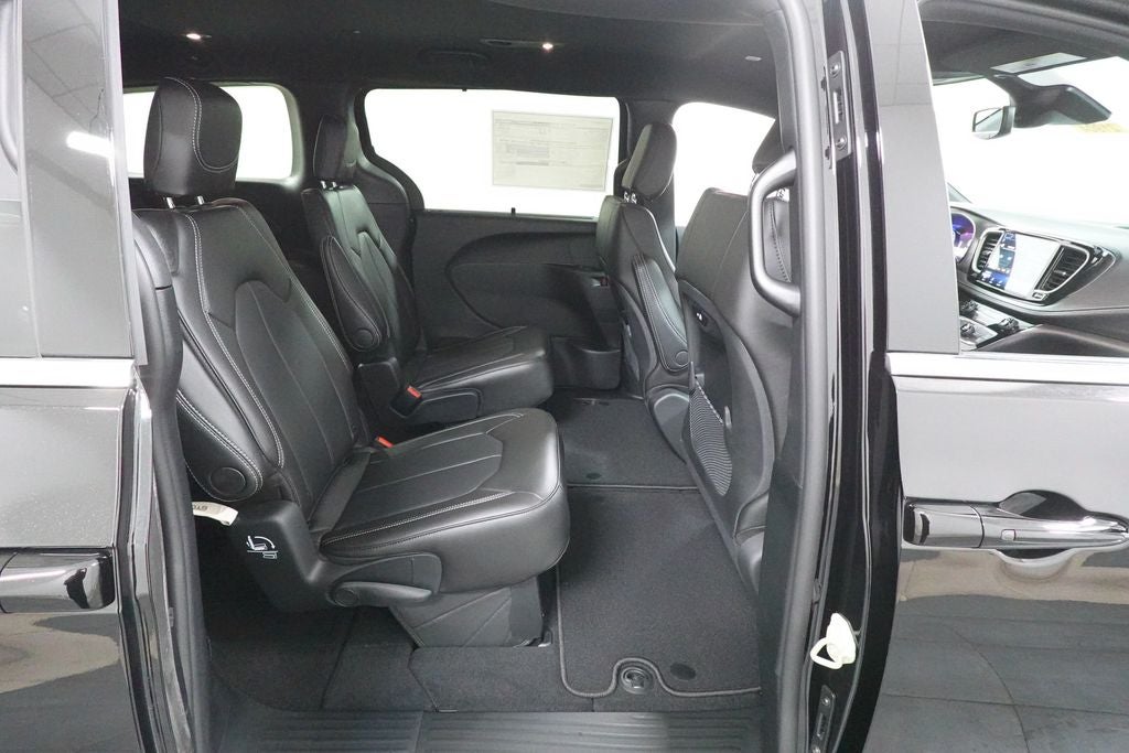 2027 Chrysler Pacifica PACIFICA SELECT